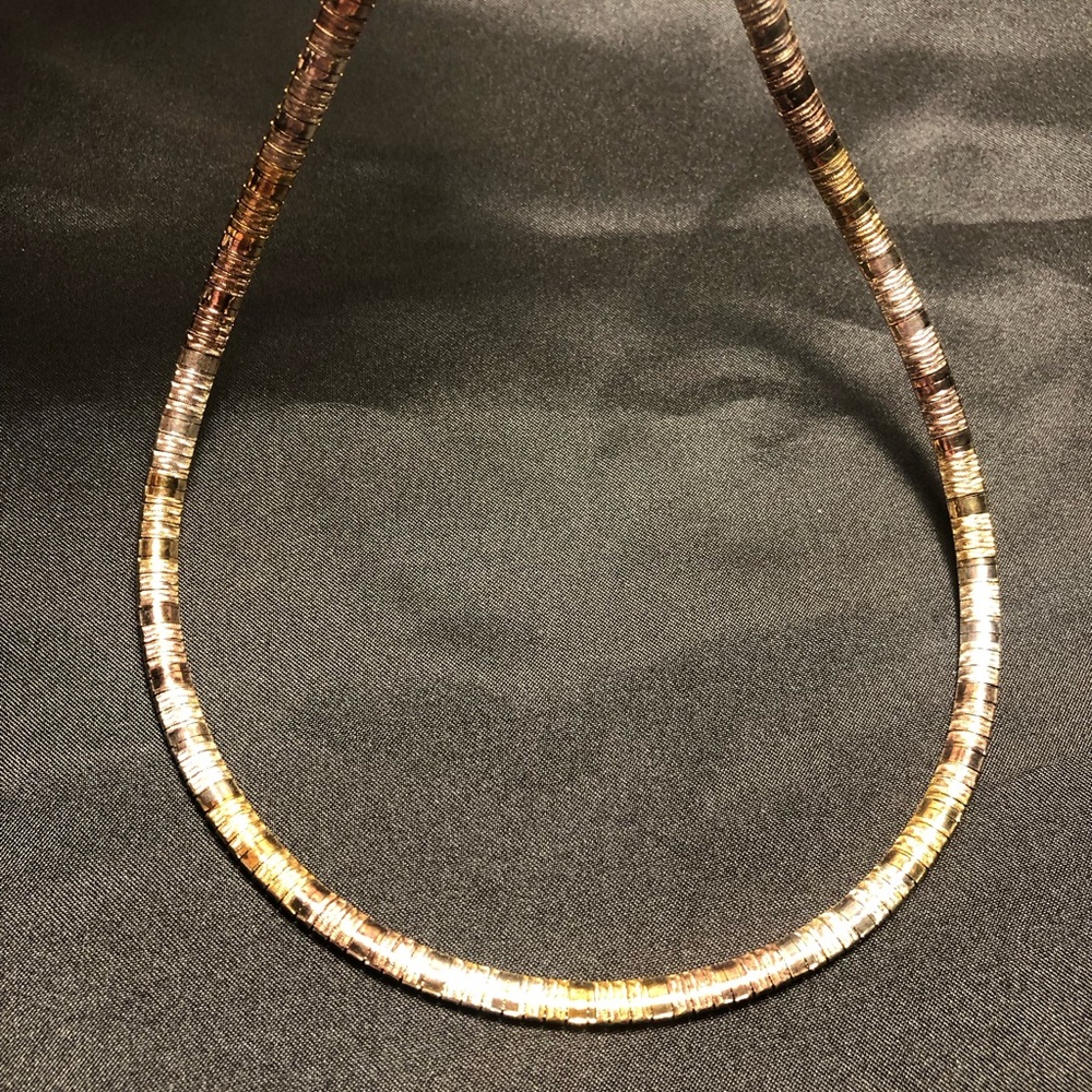 Very elegant 3 tones silver Necklace